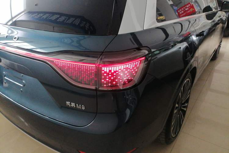 Used Hima AITO M9 2024 Range-Extended Max Edition 42 kWh 6-Seater Version Right Rear Taillight