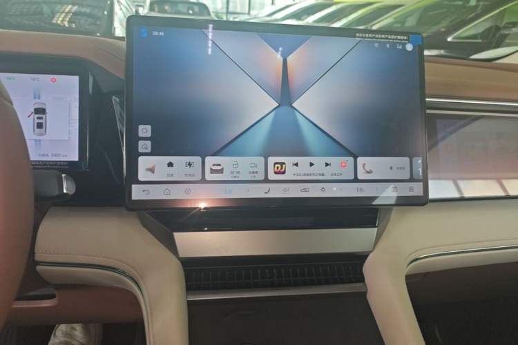 Used BYD Xia 2025 DM-i 1.5T 180km Excellence Model Audio And AC Panel