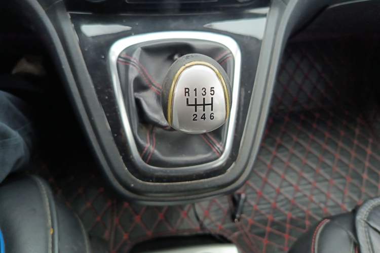 Used Haval H6 2013 Upgraded Model 1.5T Manual Two-Wheel Drive Elite Version Gear Lever