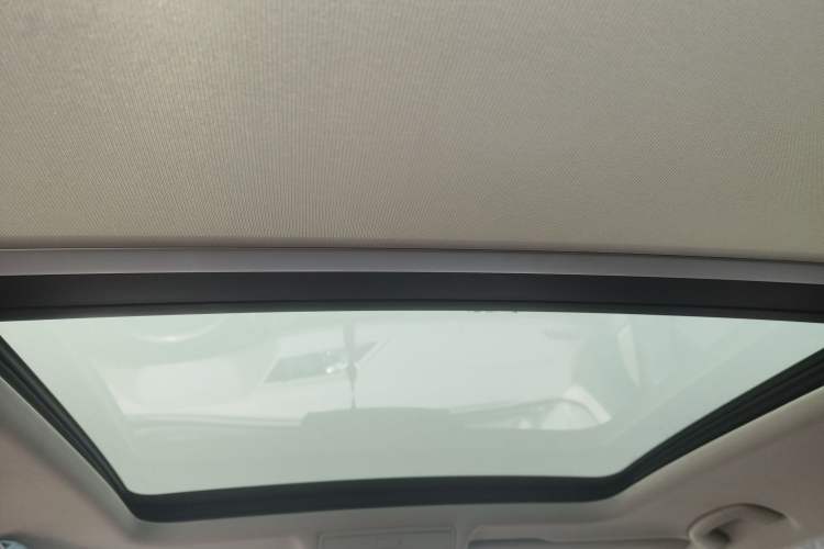 Used Volkswagen Tiguan L 2019 380TSI Automatic All-Wheel Drive Luxury Edition with 7 Seats China VI Standard Headliner