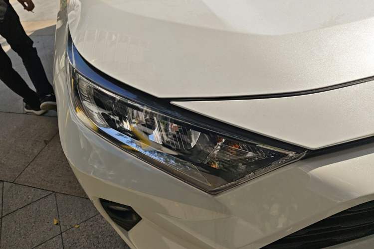 Used Toyota RAV4 2020 2.0L CVT Two-Wheel Drive Fashion Edition Right Front Headlight