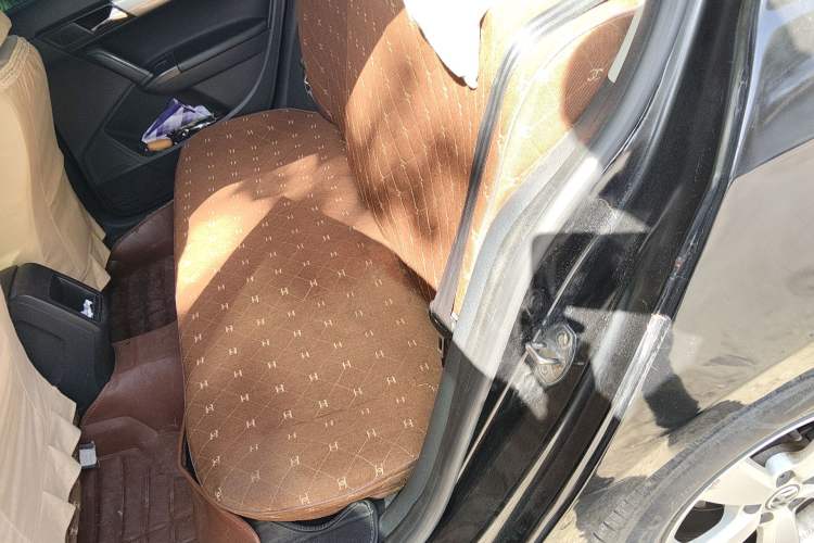 Used Volkswagen Lavida 2013 Revised Classic 1.6L Manual Fashion Edition Left Rear Seat