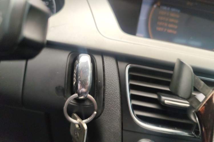 Used Audi A4L 2012 2.0 TFSI automatic Comfort trim level Vehicle Key