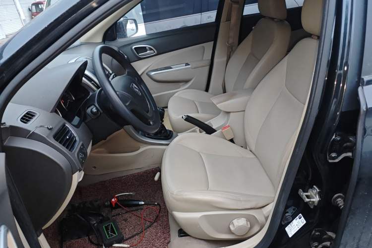 Used Baojun 630 2014 1.5L manual standard version
