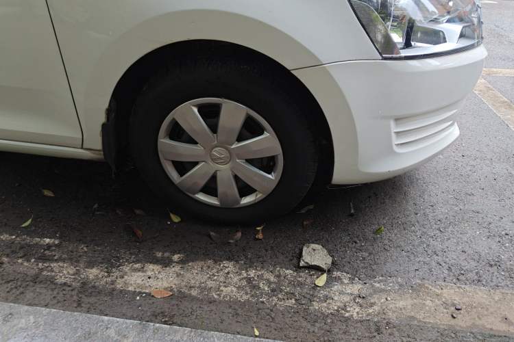 Used Volkswagen Santana 2015 1.6L Manual Fashion Edition Right Front Wheel Hub