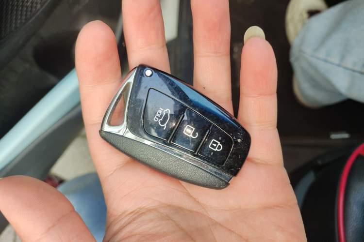 Used Hyundai Santa Fe 2015 2.0T Automatic Two-Wheel Drive Smart Version 5 Seats
