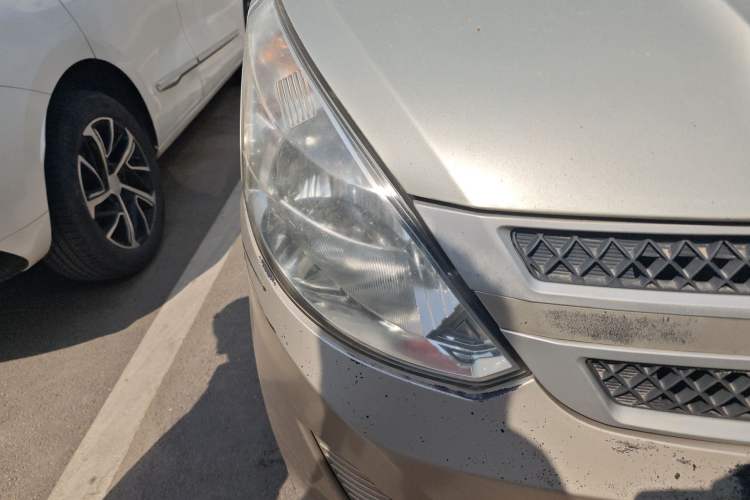 Used Wuling Rongguang V 2016 1.5L Practical Version Right Front Headlight