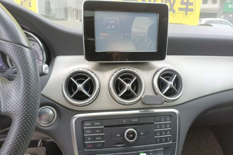 Used Mercedes-Benz GLA 2016 GLA 200 Fashion Model Audio And AC Panel