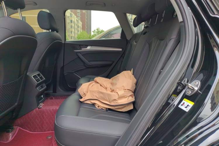 Used Audi Q5L 2022 40T Fashionable and Dynamic Model Left Rear Seat