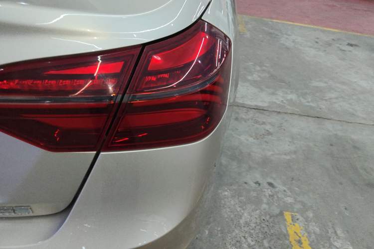 Used Geely Auto Emgrand 2019 Leading Edition 1.5L CVT Upward-Connected Model China VI Standard Right Rear Taillight