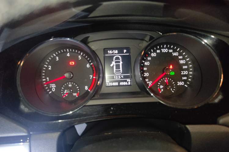 Used Volkswagen Sagitar 2017 230TSI Automatic Comfort Version Instrument Cluster