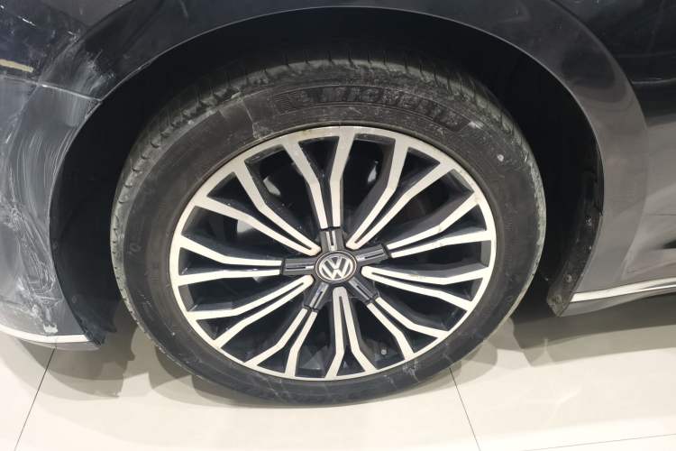 Used Volkswagen Phideon 2018 Revised Version 380TSI Two-Wheel Drive Business Edition
