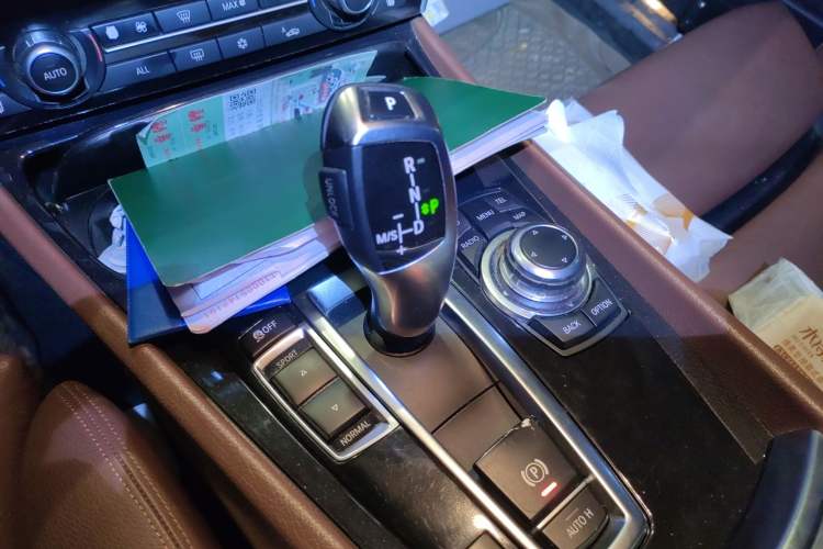 Used BMW 5 Series GT 2010 535i Luxury Edition Gear Lever
