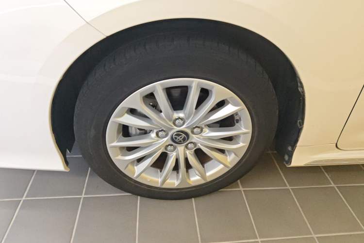 Used Toyota Allion 2021 2.0L Deluxe Edition Left Front Wheel Hub