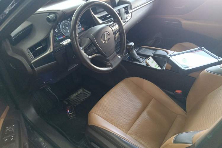 Used Lexus ES 2018 300h Premier Edition China VI Standard
