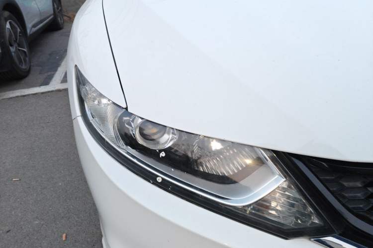 Used Honda Jade 2014 1.8L Automatic Comfort Elite Version 5 Seats Right Front Headlight