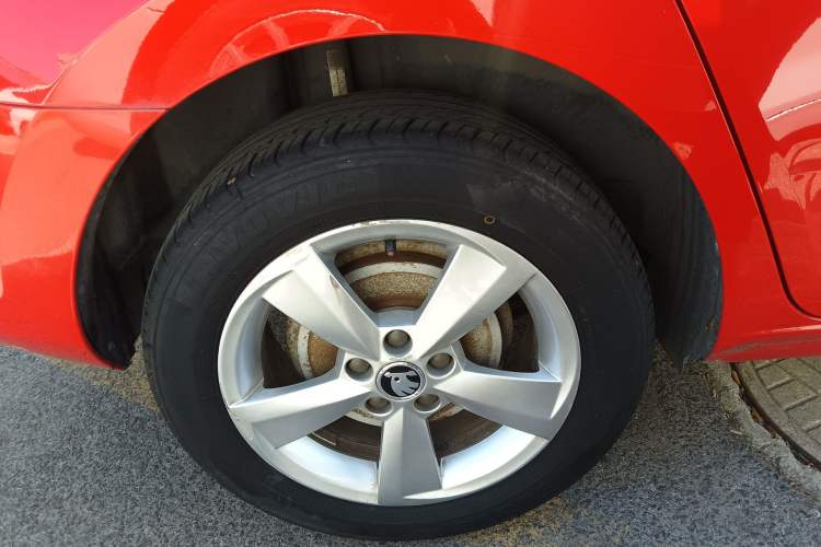 Used Skoda Rapid Spaceback 2016 Revised 1.6L Automatic Chuanxing Version Right Rear Wheel Hub