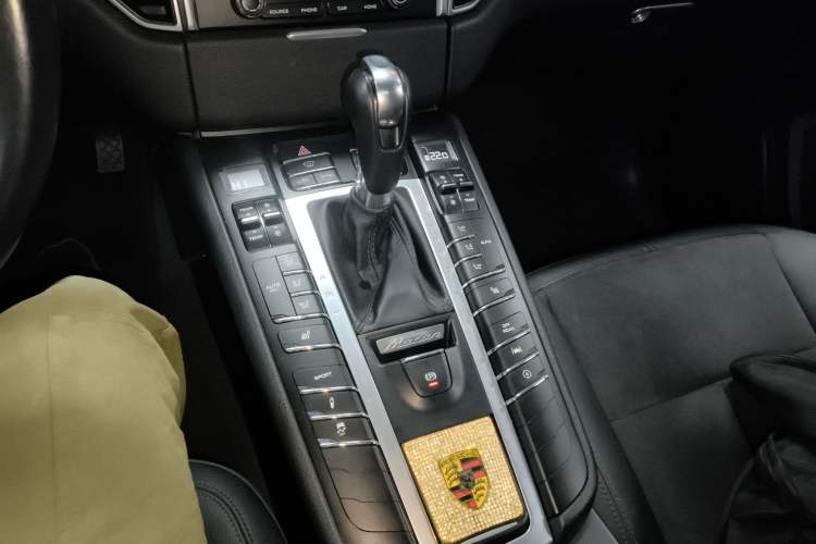 Used Porsche Macan 2017 Macan 2.0T Gear Lever