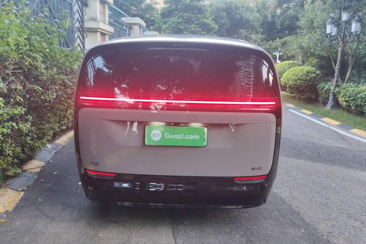 Used Li Auto MEGA 2024 Ultra Model
