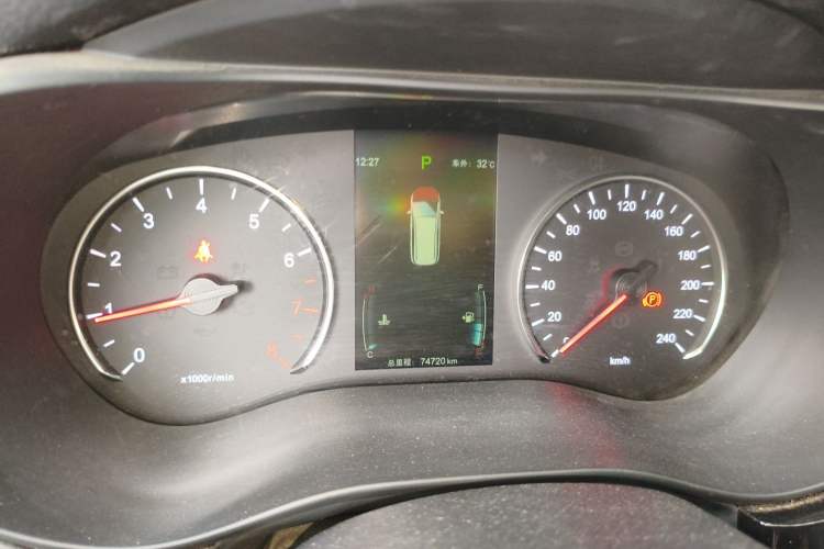 Used BYD Song MAX 2017 1.5T Automatic Smart Connect Luxury 7-Seater Instrument Cluster