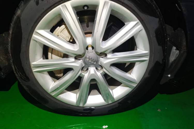 Used Audi A6L 2012 50 TFSI quattro Luxury Model Right Front Wheel Hub