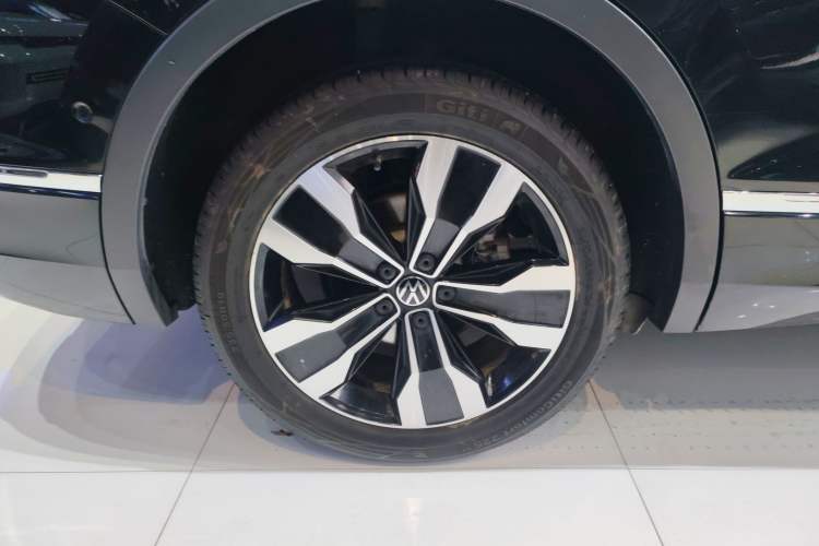 Used Volkswagen Tiguan L 2023 330TSI Automatic Two-Wheel Drive R-Line Enjoyment Edition Right Rear Wheel Hub