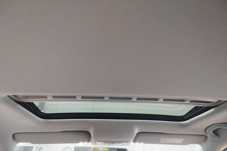 Used Volkswagen Jetta 2015 1.6L Manual Comfort Model Headliner