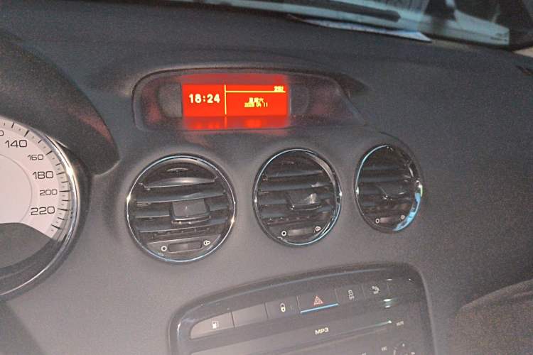 Used Peugeot 408 2013 2.0L Automatic Comfort Edition Audio And AC Panel