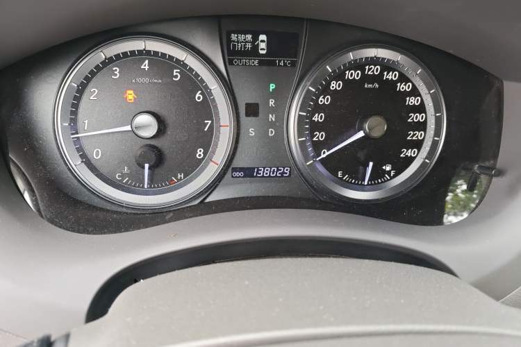 Used Lexus ES 2010 240 Elegant Edition Odometer Close Up