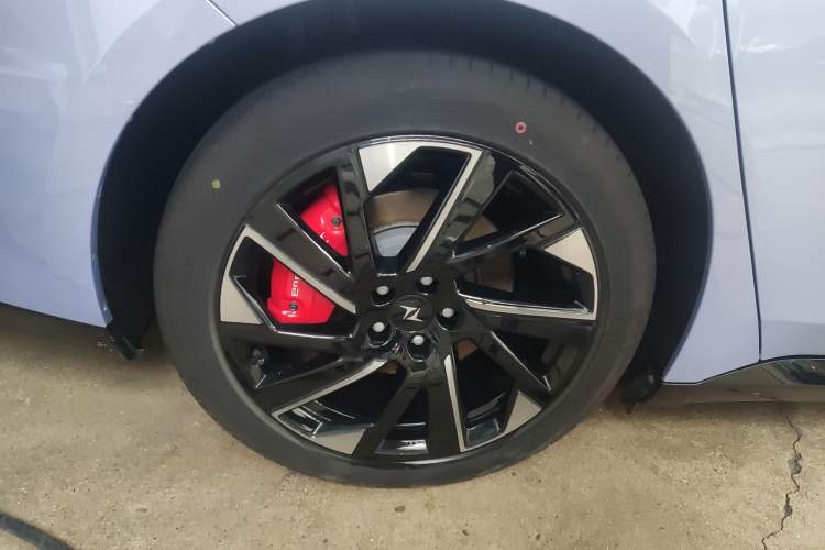 Used Dongfeng eπ eπ007 2024 Pure Electric 540 All-Wheel Drive Max Edition Right Rear Wheel Hub