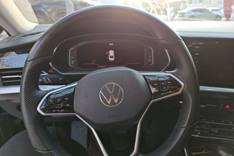 Used Volkswagen Passat 2023 Facelift 330TSI Prestige Edition Steering Wheel
