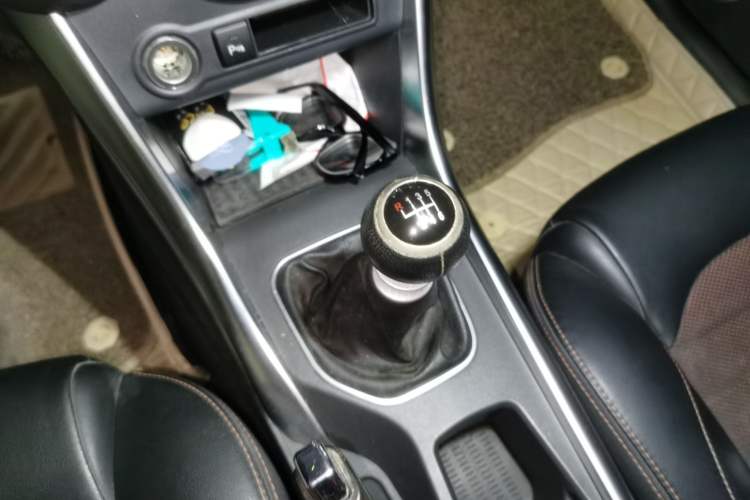 Used BYD Song 2016 Gaishi Edition 1.5TI Manual Leading Model Gear Lever