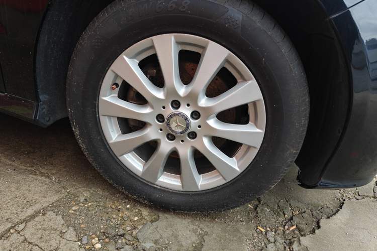 Used Mercedes-Benz R-Class 2017 R 320 4MATIC Business Edition Prestige Model Right Front Wheel Hub