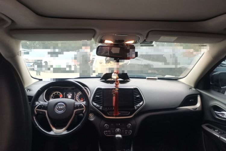 Used Jeep Cherokee 2016 2.4L Leading Edition
