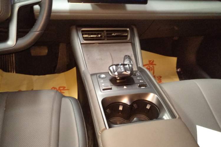 Used BYD Qin L 2025 DM-i Smart Drive 120KM Superior Model Gear Lever