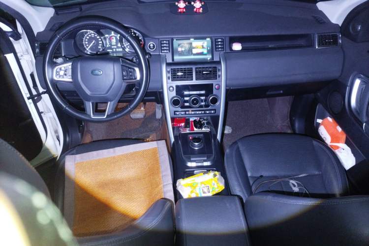 Used Land Rover Discovery Sport 2018 240 PS SE Version Audio And AC Panel