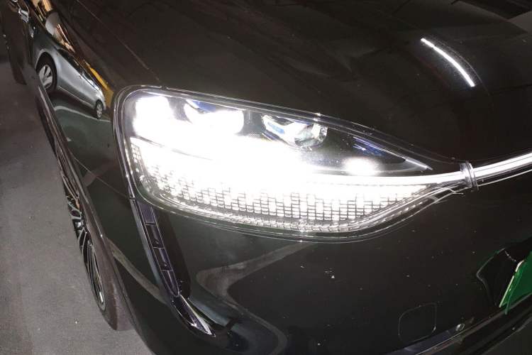 Used Hima AITO M9 2024 Range-Extended Ultra Version 42 kWh 6-Seater Model Right Front Headlight