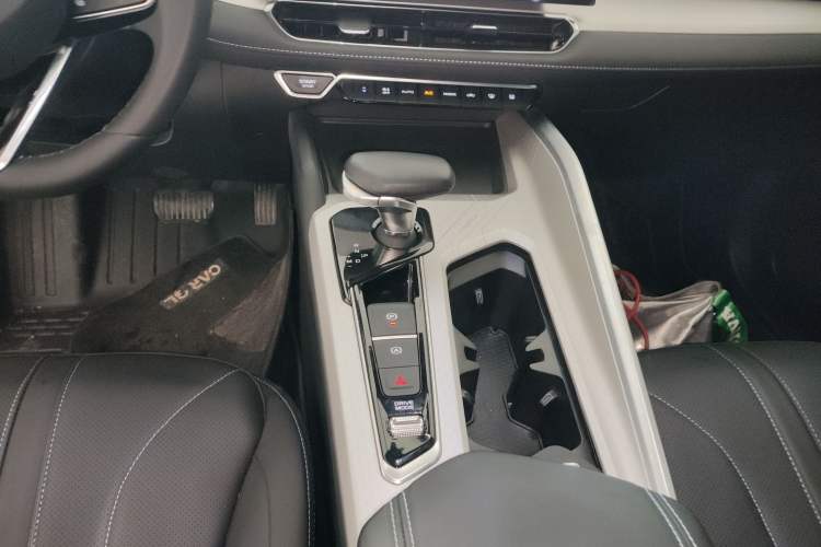 Used Geely Auto Preface 2025 Dongfang Yao 1.5TD Fuyao Edition Gear Lever