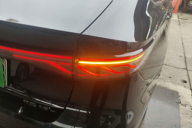 Used Fengyun A8L 2025 1.5 TGDI 145 km Comfort Version Right Rear Taillight