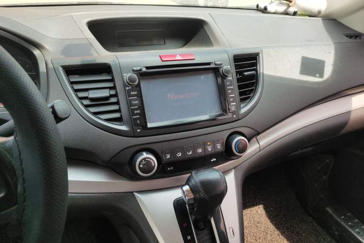 Used Honda CR-V 2012 2.0L two-wheel drive urban version Audio And AC Panel