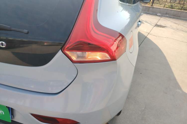 Used Volvo V40 2015 1.6T Zhiya Edition