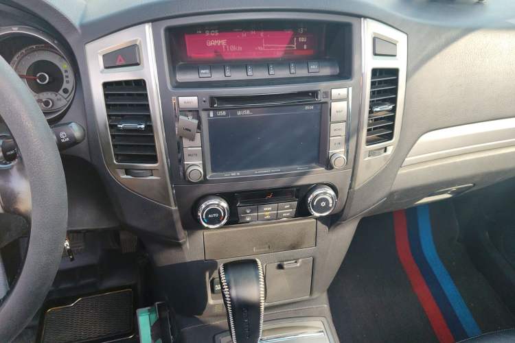 Used Mitsubishi Pajero 2015 3.0L Automatic Elite Plus Version China V Standard
