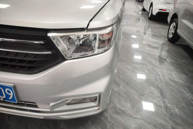 Used Wuling Hongguang V 2019 1.5L Enjoyment Version China VI LAR