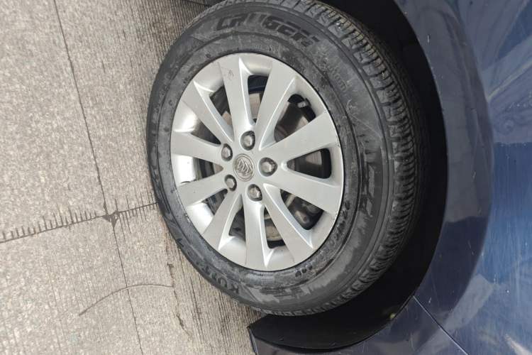 Used Buick GL8 2011 2.4L CT Luxury Business Comfort Edition Right Front Wheel Hub