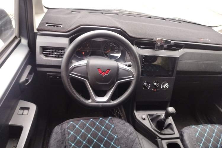 Used Wuling Zhengcheng 2022 2.0L Manual Entrepreneurial Version Steering Wheel