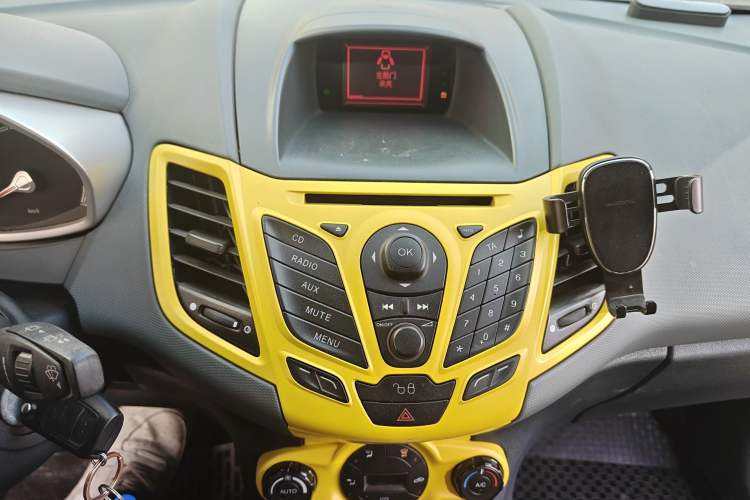 Used Ford Fiesta 2010 Hatchback 1.5L Automatic Limited Edition "Guangmang" Audio And AC Panel