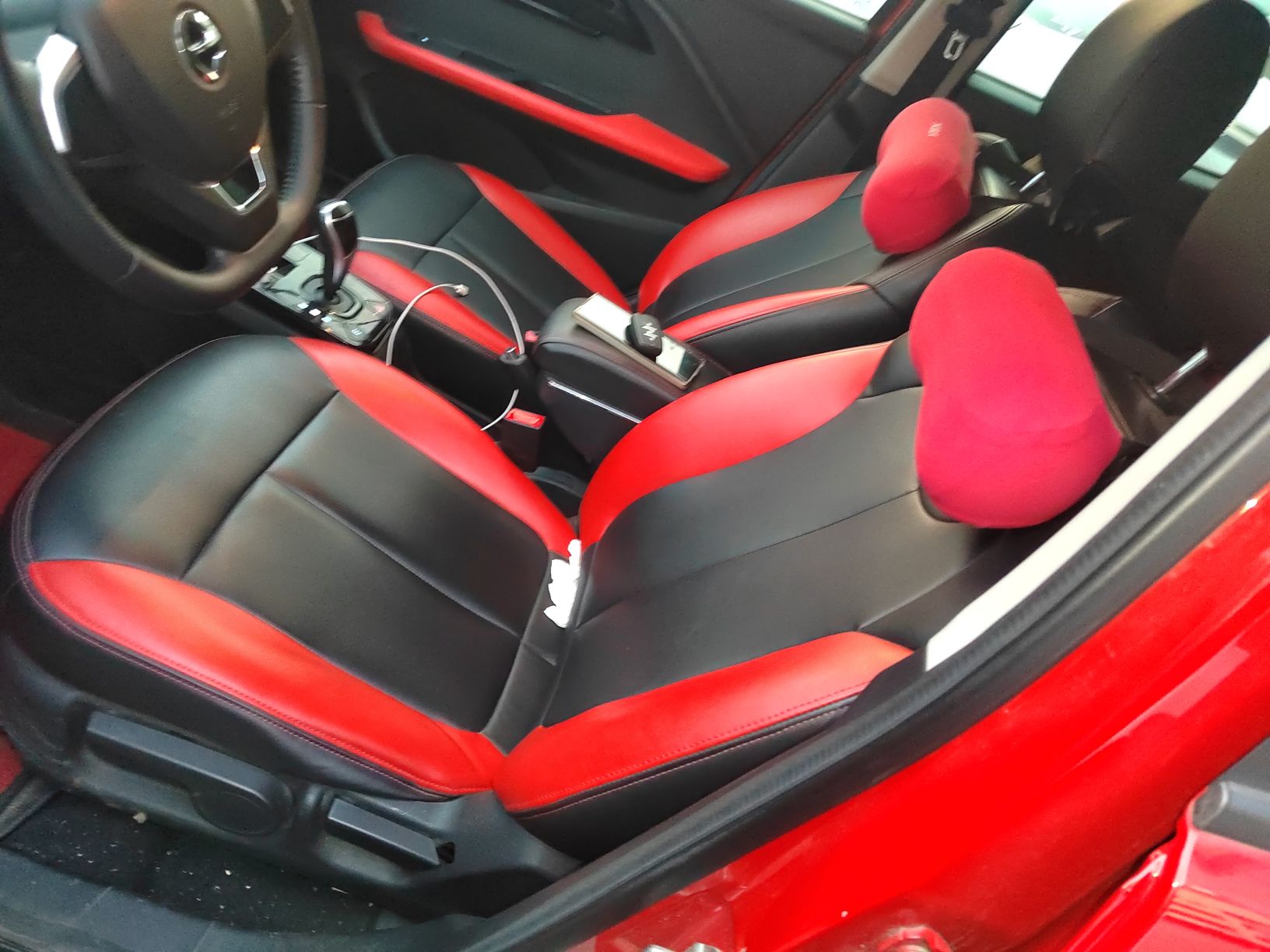 المقاعد الأمامية داخل السيارة