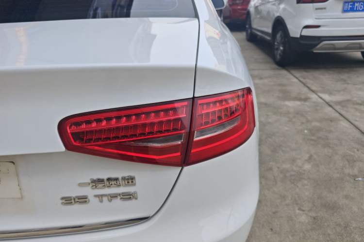 Used Audi A4L 2013 35 TFSI Automatic Standard Model Right Rear Taillight