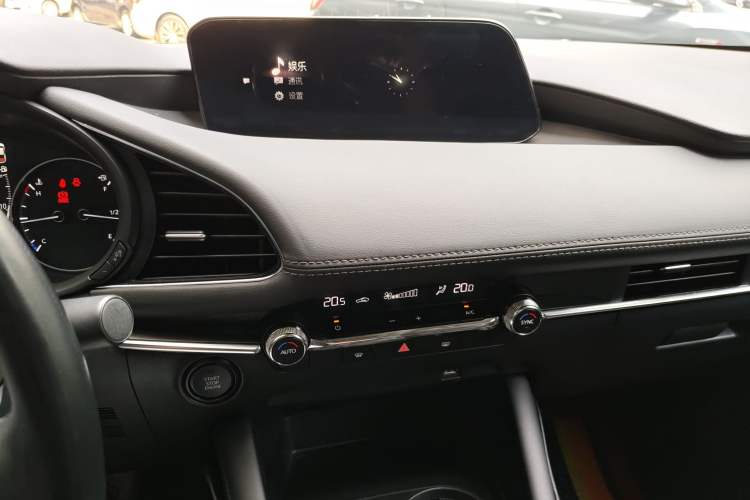 Used Mazda 3 Axela 2020 2.0L Automatic Zhiya Edition Audio And AC Panel