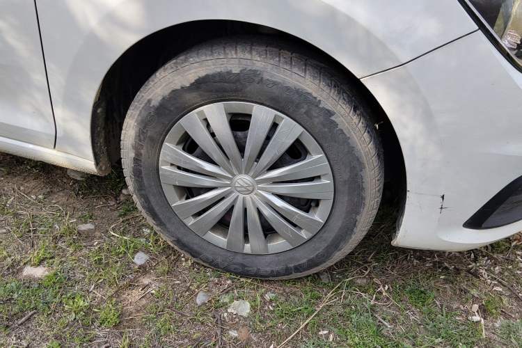 Used Volkswagen Santana 2021 1.5L Manual Fashion Edition Right Front Wheel Hub